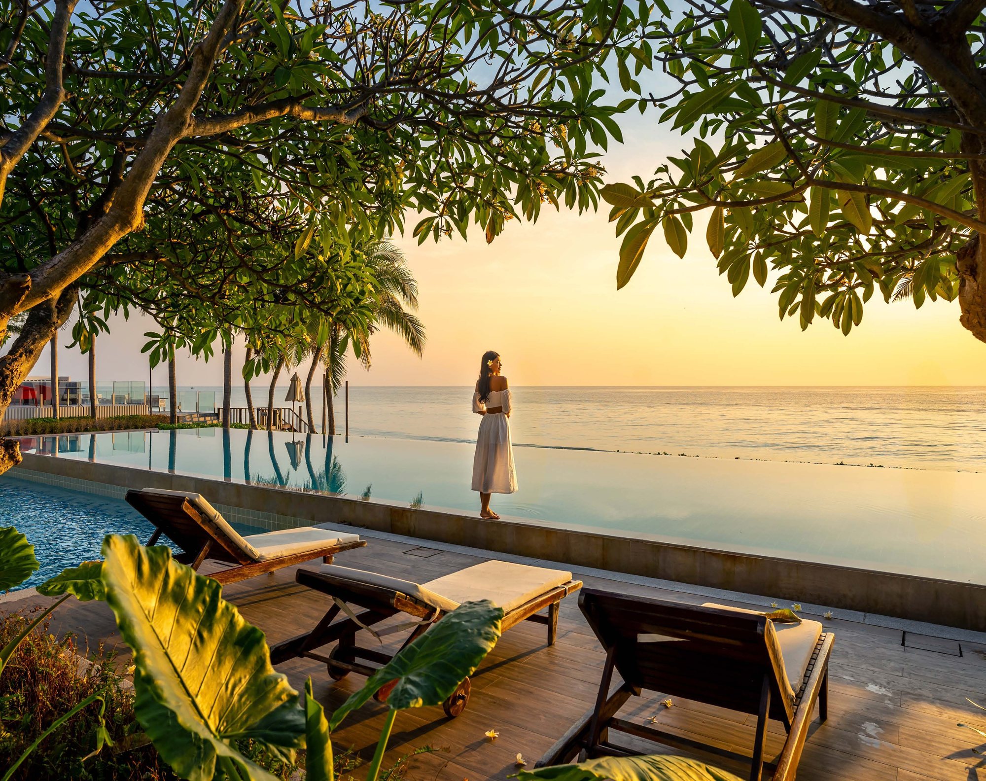 Oceanfront Samsonvital residence at sunset