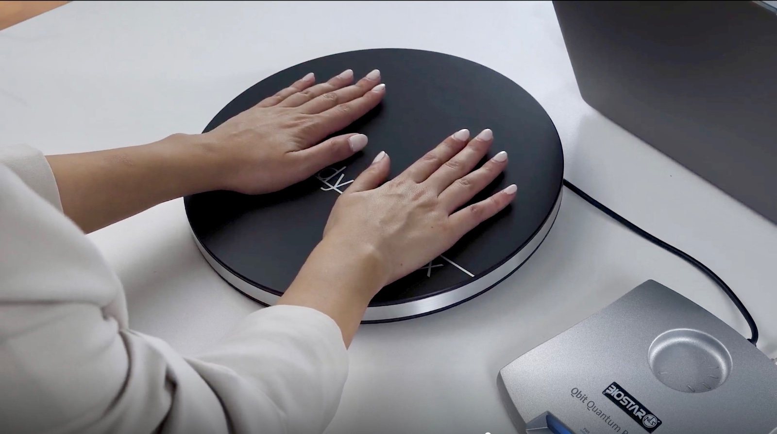 Both hands resting on the resonance plate